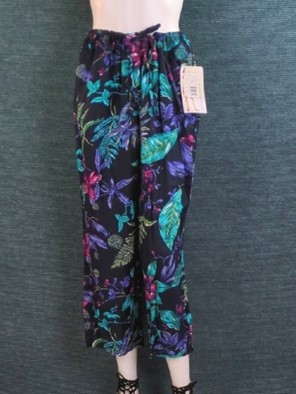 Vintage White Stag Rayon Clam Diggers Beautiful Tropical Colors!
